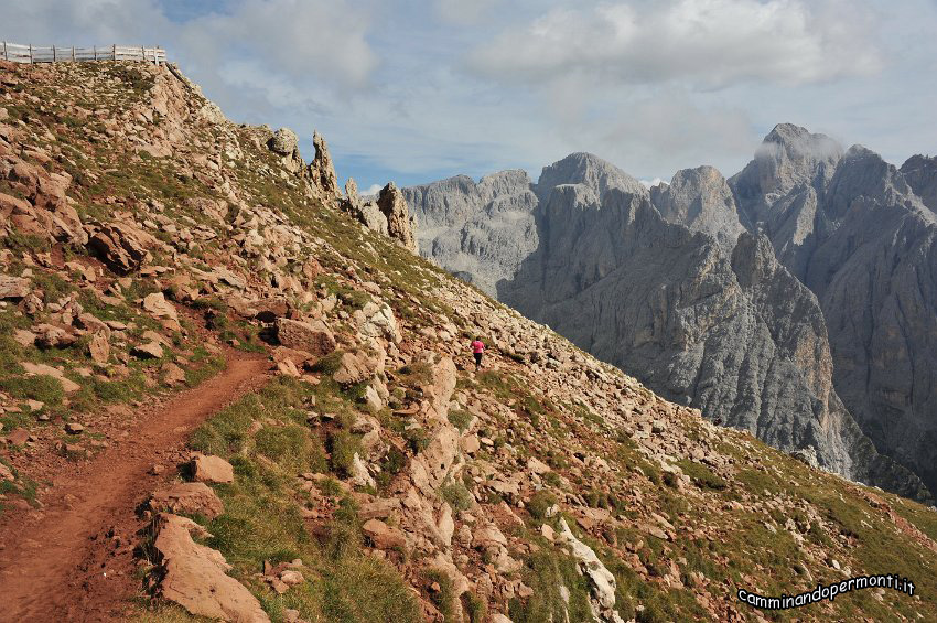 112 Scendiamo verso la Valle Ciamin sentiero 4.JPG